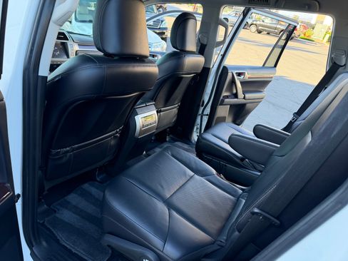 Used 2017 Lexus GX 460 Premium image 23