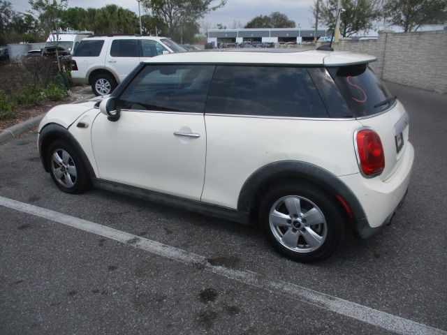 Used 2014 MINI Cooper FWD image 2