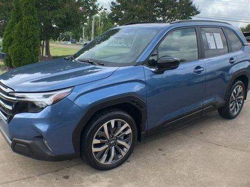 Used 2025 Subaru Forester Touring image 4