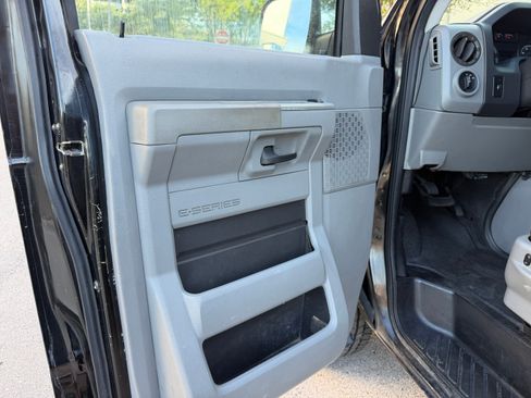 Used 2009 Ford E-150 and Econoline 150 UNAVAIL RWD image 8