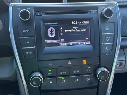 Used 2016 Toyota Camry LE image 18