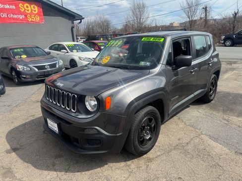 Used 2016 Jeep Renegade Sport image 2