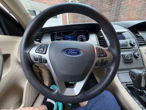 Used 2018 Ford Taurus SE FWD image 9