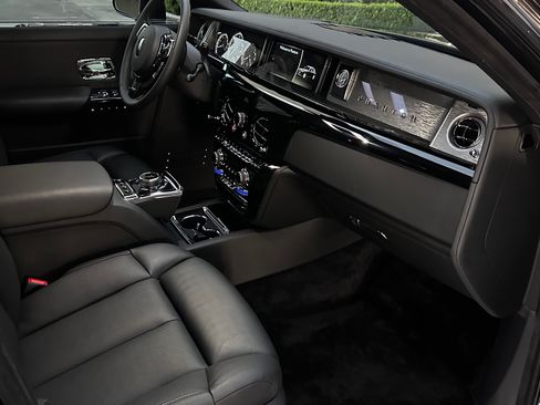 Used 2021 Rolls-Royce Phantom image 59