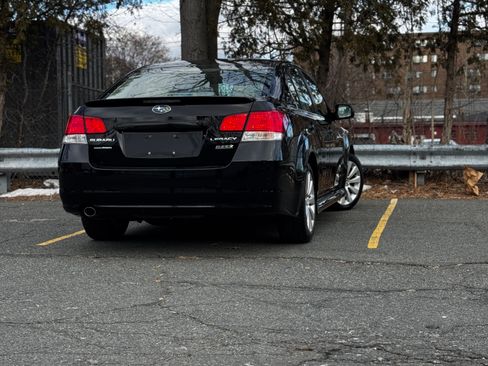 Used 2010 Subaru Legacy 2.5i Limited image 5