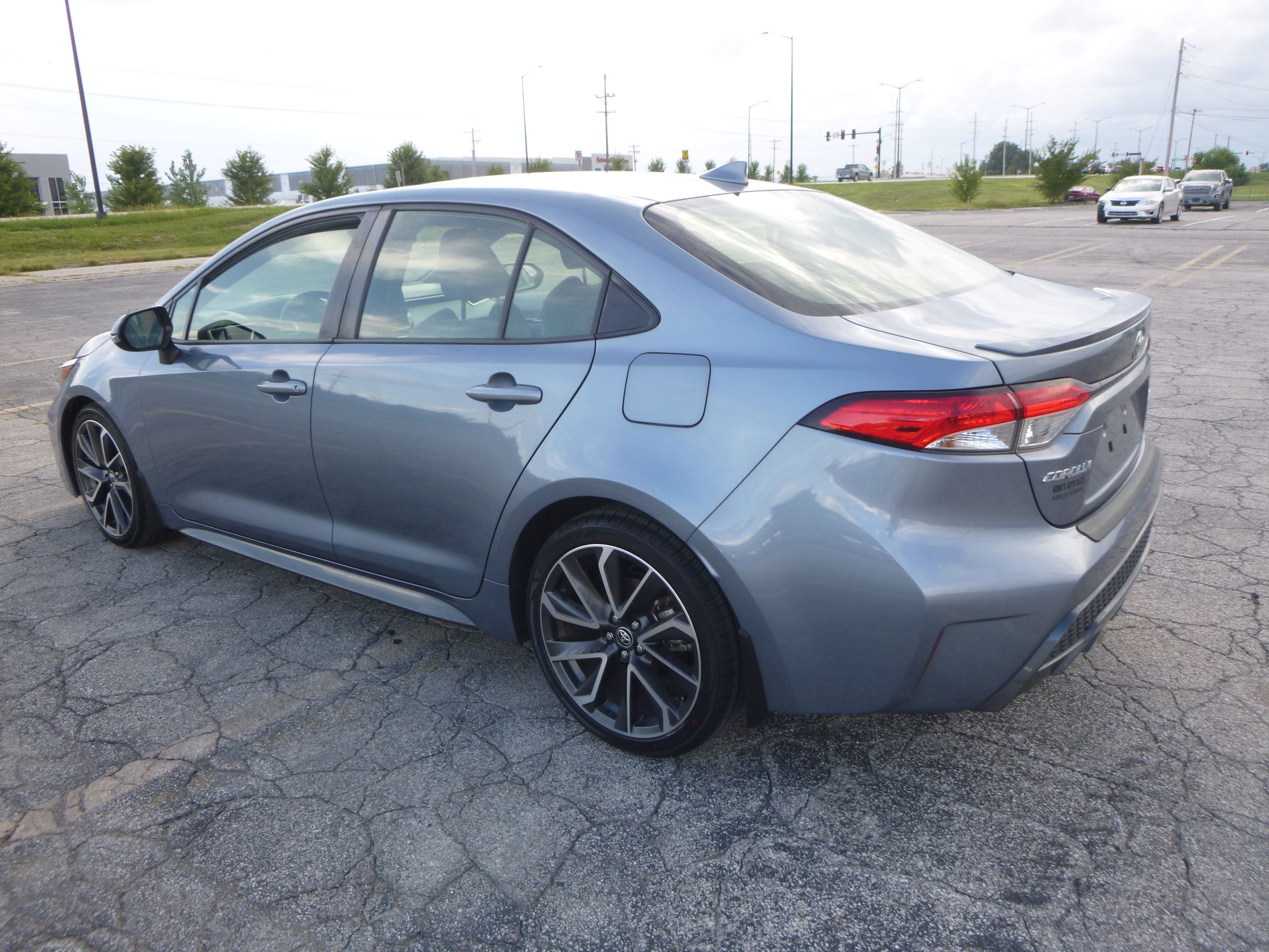 Used 2020 Toyota Corolla SE Sedan w/ Premium Package FWD image 9