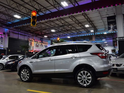 Used 2017 Ford Escape Titanium image 4