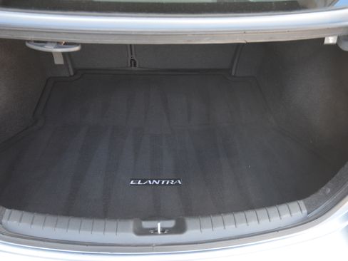 Used 2017 Hyundai Elantra SE FWD image 18