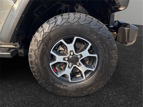 Used 2023 Jeep Wrangler Unlimited Rubicon image 12