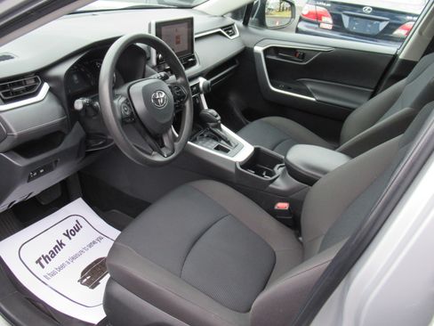 Used 2023 Toyota RAV4 LE image 9