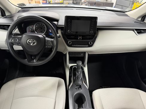 Used 2022 Toyota Corolla Cross L image 15