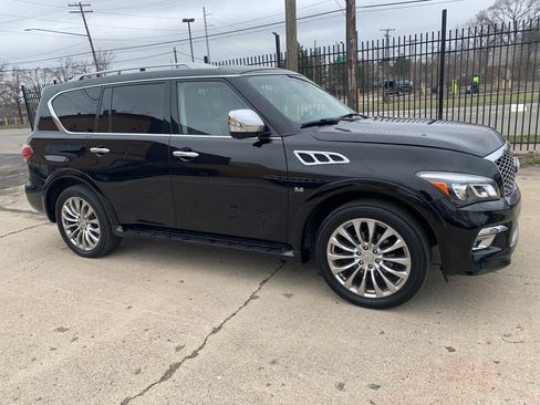 Used 2015 INFINITI QX80 Luxe image 10