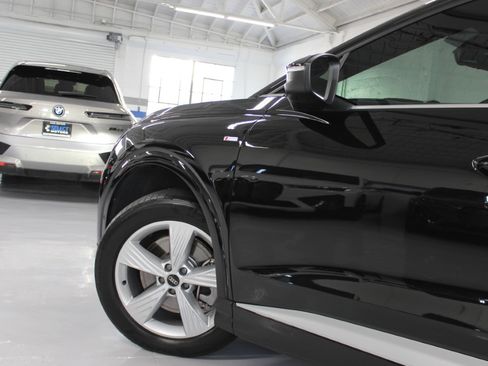 Used 2024 Audi Q4 e-tron Premium Plus image 15