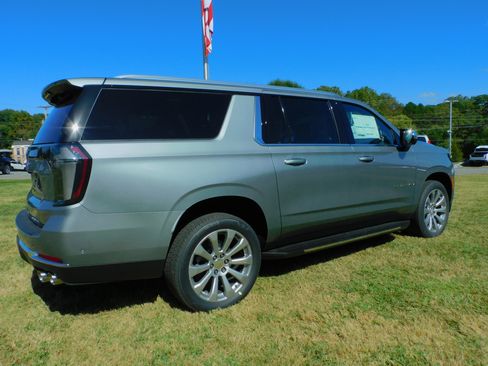 New 2026 Chevrolet Suburban Premier image 11