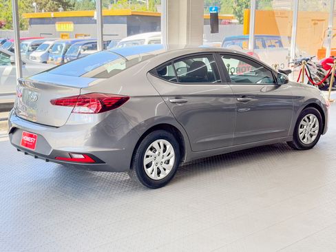 Used 2020 Hyundai Elantra SE Sedan FWD image 4