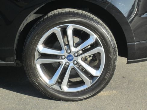 Used 2018 Ford Edge Sport image 3