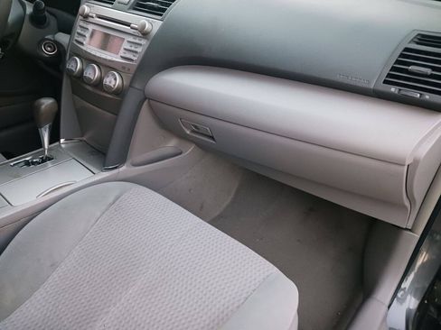 Used 2011 Toyota Camry LE image 10