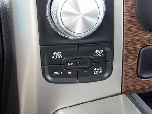 Used 2017 RAM 1500 Laramie image 37