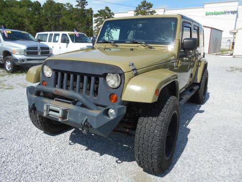 Used 2013 Jeep Wrangler 4WD Unlimited Sahara image 2