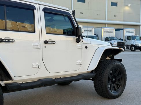 Used 2015 Jeep Wrangler 4WD Unlimited Sahara image 49