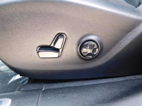 Used 2019 Jeep Cherokee Limited image 11