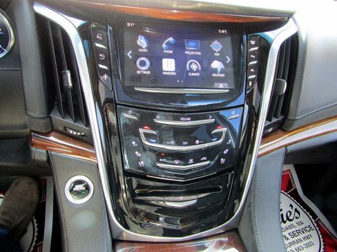 Used 2016 Cadillac Escalade Luxury image 21