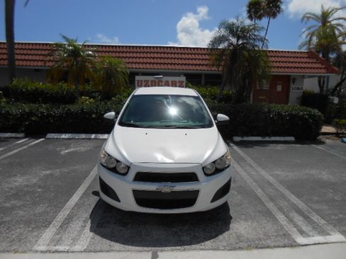 Used 2014 Chevrolet Sonic LT Hatchback FWD image 10