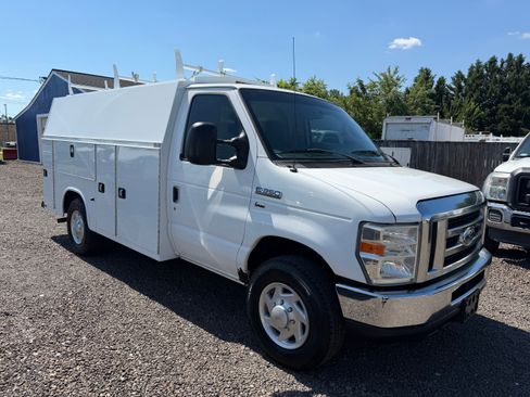 Used 2016 Ford E-350 and Econoline 350 Super Duty RWD image 3