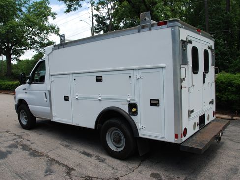 Used 2015 Ford E-350 and Econoline 350 Super Duty RWD image 8