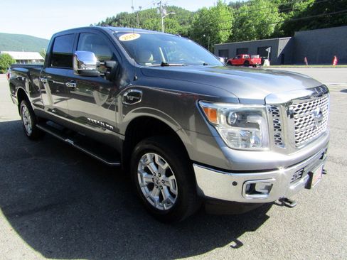 Used 2017 Nissan Titan XD 4x4 Crew Cab image 6