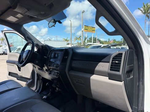 Used 2017 Ford F550 image 19
