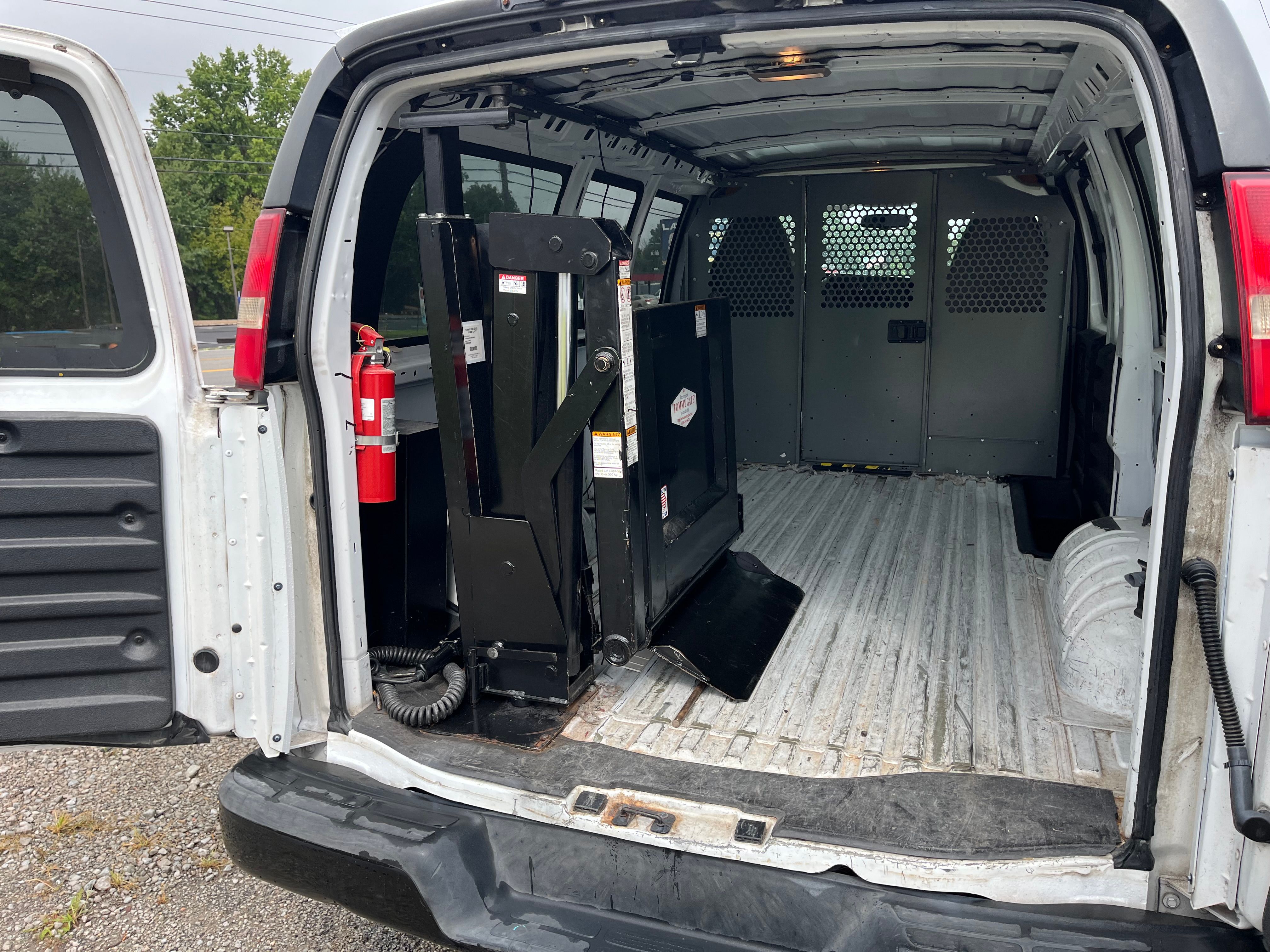 Used 2010 Chevrolet Express 2500 RWD image 29