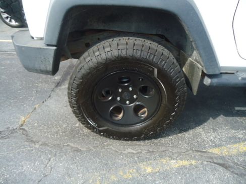 Used 2012 Jeep Wrangler 4WD Rubicon image 4