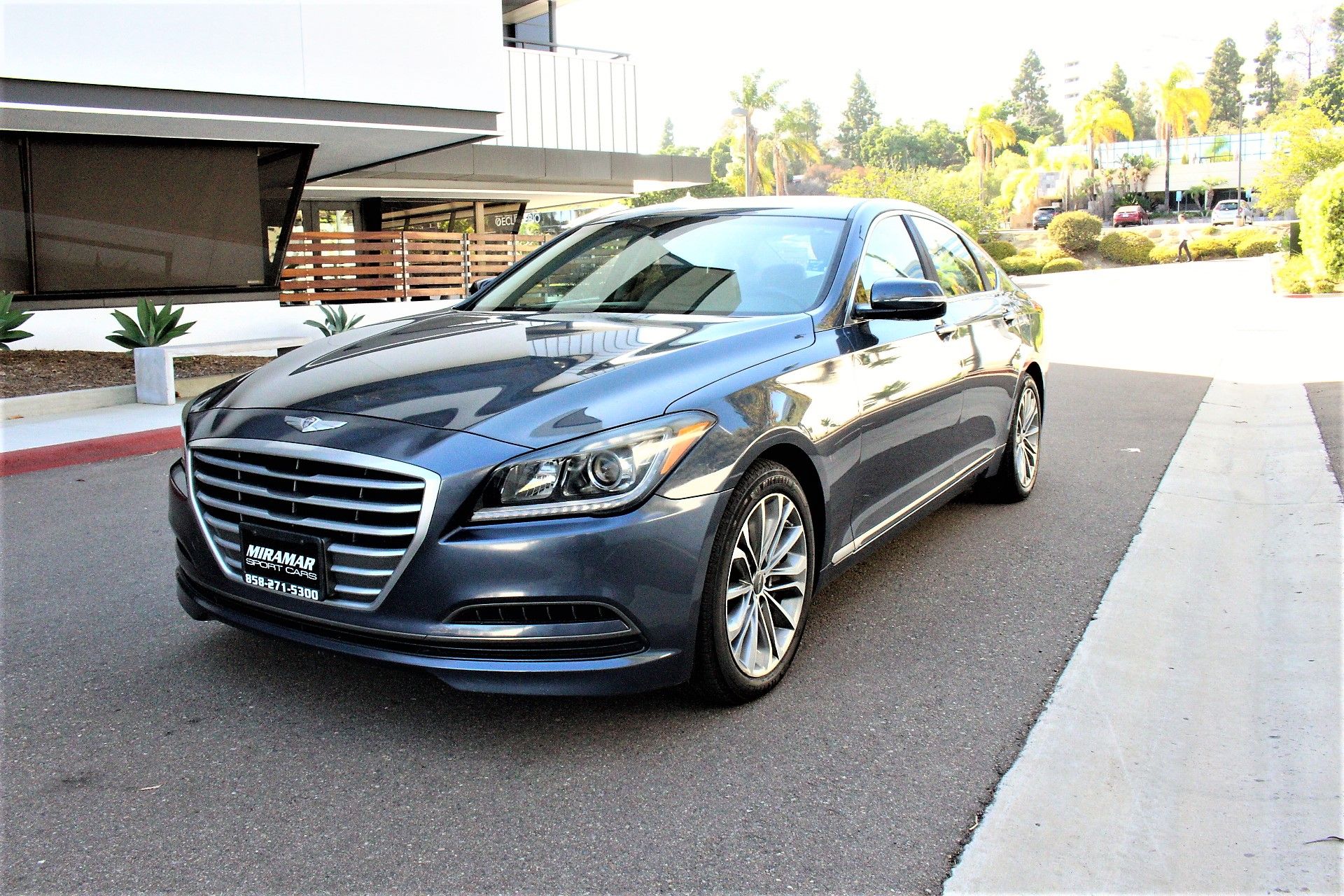 Used 2015 Hyundai Genesis 3.8 2 wheel drive image 4