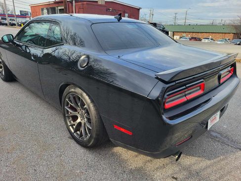 Used 2015 Dodge Challenger SRT image 7
