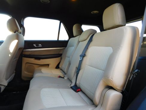 Used 2017 Ford Explorer image 19