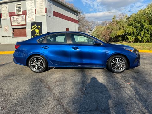 Used 2024 Kia Forte LXS image 7