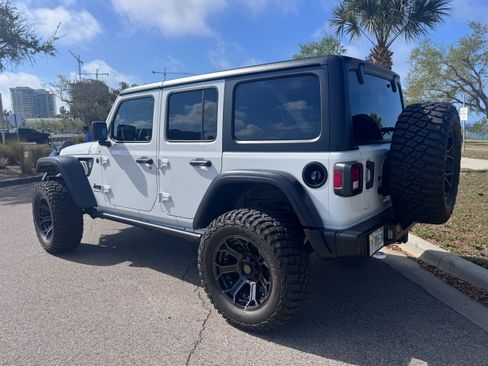 Used 2024 Jeep Wrangler 4WD Unlimited Sport image 15