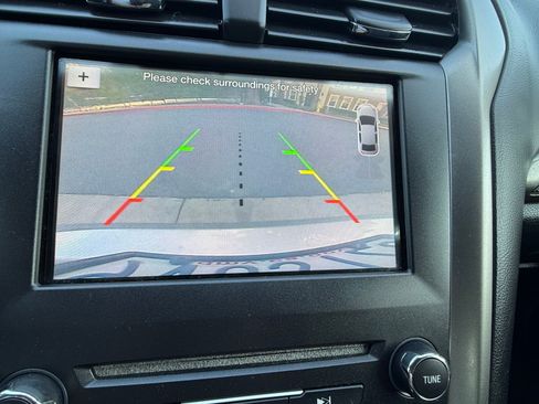 Used 2017 Ford Fusion SE image 16