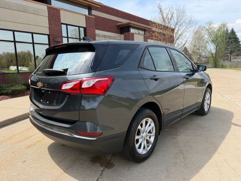 Used 2018 Chevrolet Equinox LS FWD image 3
