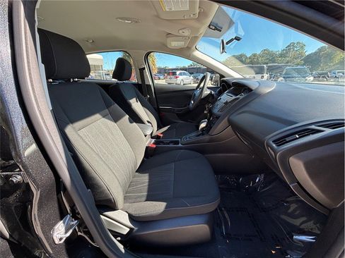 Used 2015 Ford Focus SE image 30