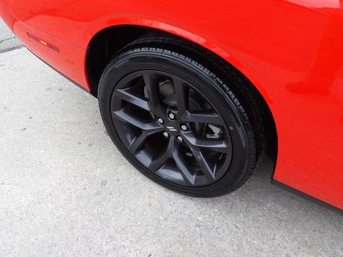 Used 2021 Dodge Challenger SXT image 18