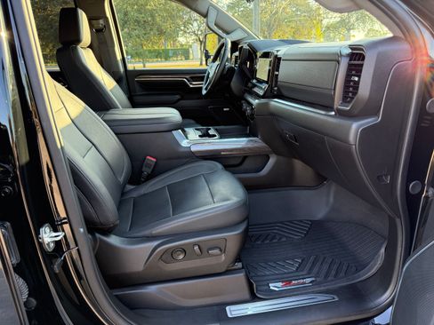 Used 2024 Chevrolet Silverado 2500 LTZ image 3