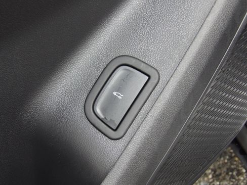 Used 2026 Chevrolet Traverse FWD LT image 17