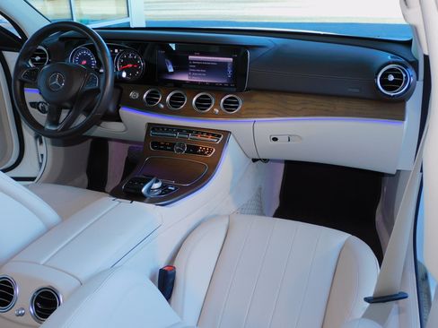 Used 2018 Mercedes-Benz E 300 image 4