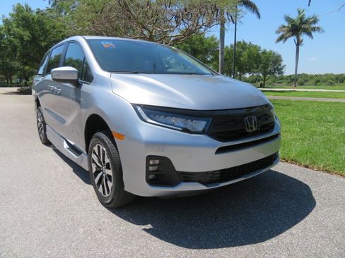 Used 2026 Honda Odyssey EX-L image 7