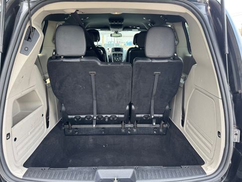 Used 2020 Dodge Grand Caravan SXT FWD image 12