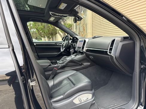 Used 2017 Porsche Cayenne image 10