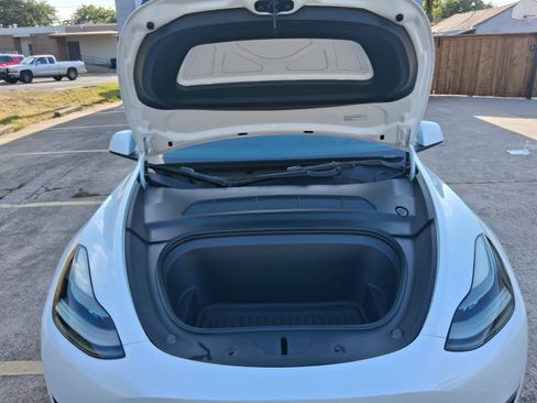 Used 2022 Tesla Model Y AWD Performance image 7