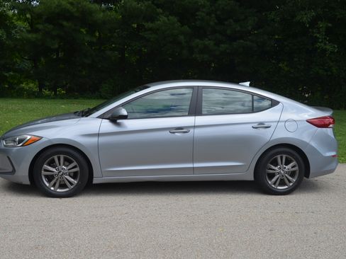 Used 2017 Hyundai Elantra SE FWD image 1